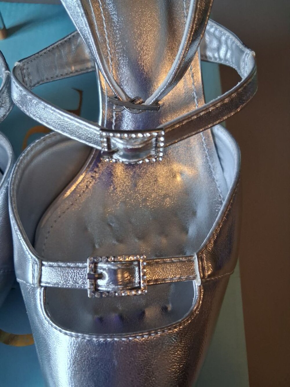 CYOPL Silver Pointed Toe Kitten Heels Size 7.5 Ankle Strap Pumps NIB - Picture 3 of 6